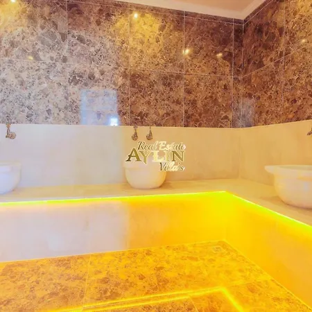 Super Luxury King Close To Center *